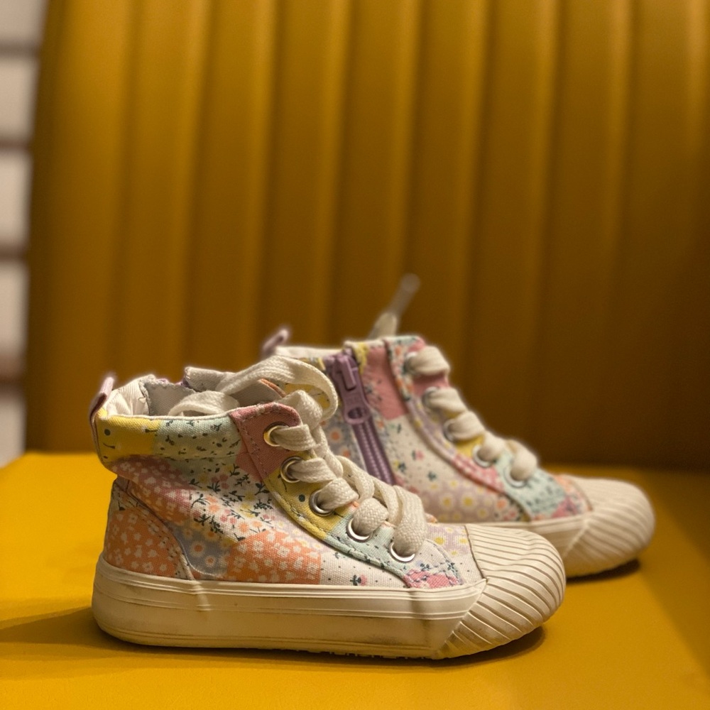 Toddler Girl Hi-Top Sneakers Size 8